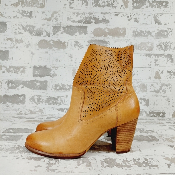 UGG Shoes - UGG Thames Tan Brown Leather Almond Toe Fold Over Lasercut Heeled Boots i420